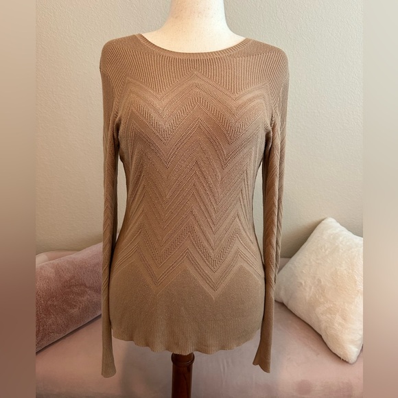 L'AGENCE Sweaters - L’Agence tan lightweight chevron knit long sleeve crewneck women’s sweater. Sz M